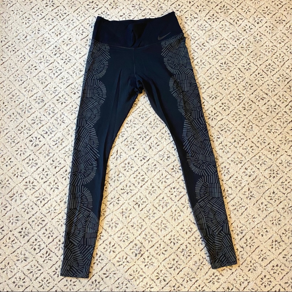 Nike Dri-Fit Leggings with Gray Design